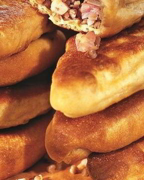 Пирожки с квашеной капустой и утиными шкварками