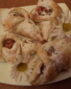 Пирожки с орехами на слоеном тесте