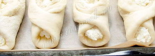 пирожки с творогом из дрожжевого теста. Шаг 12