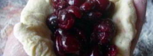 пирожки с вишней на сковороде. Шаг 4