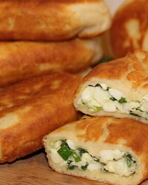 Пирожки с зеленым луком и яйцами