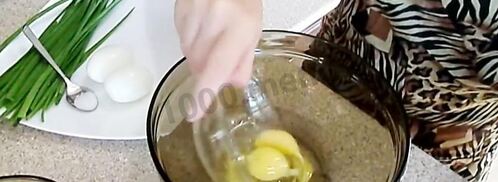 пирожки с зеленым луком и яйцом. Шаг 2