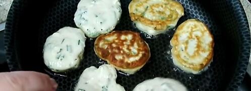 пирожки с зеленым луком и яйцом. Шаг 10