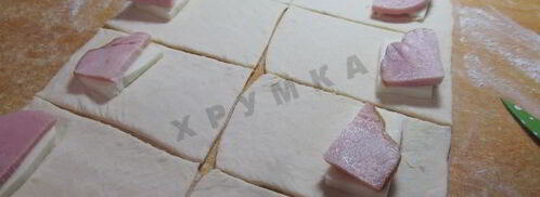 пирожки слоеные конвертики с сыром и ветчиной. Шаг 8