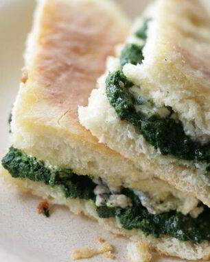 Пирожки со шпинатом и голубым сыром