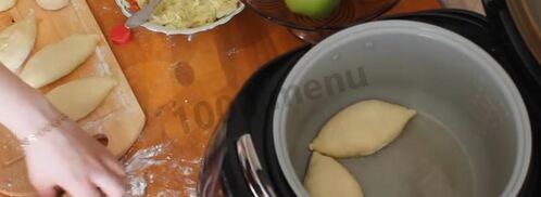 пирожки в мультиварке с капустой. Шаг 22