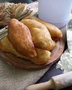 Пирожки жареные во фритюре с мясным фаршем и укропом