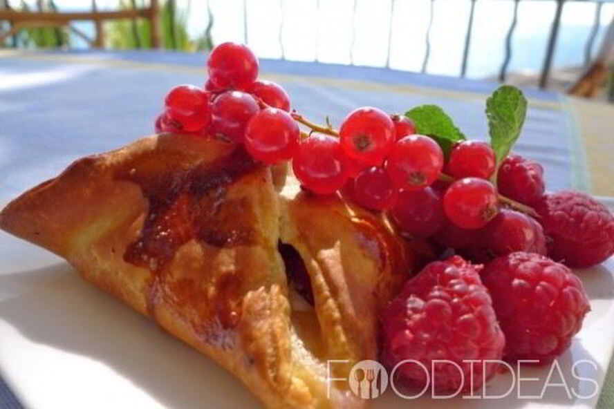 Рецепт слоеные пирожки с малиной