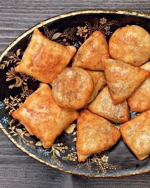 Слоеные пирожки с печенью цесарки