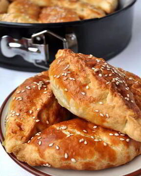 Слоеные пирожки закусочные, с куицей и пермезаном