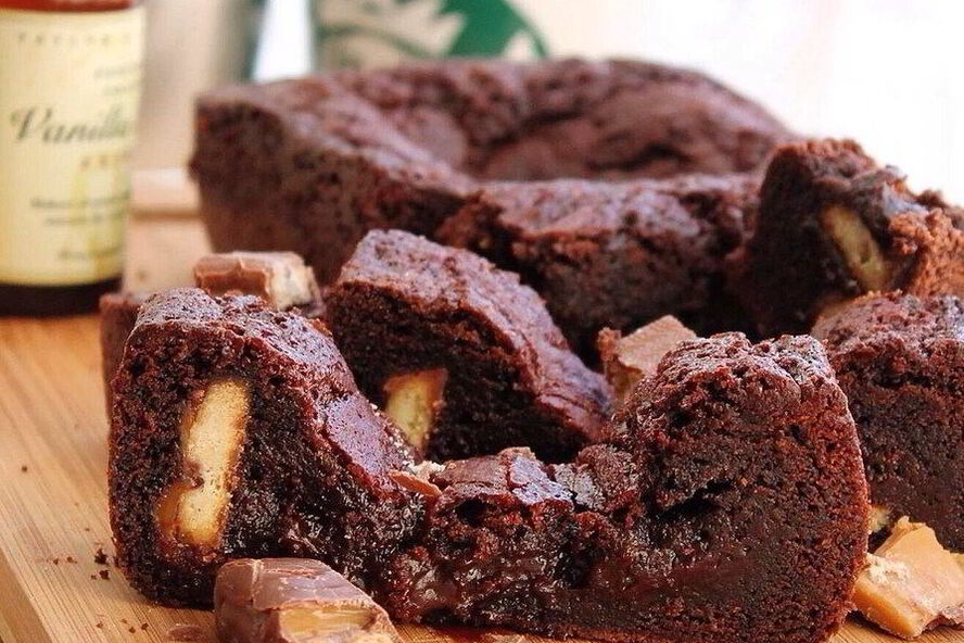 Рецепт брауни с печеньем и соленой карамелью