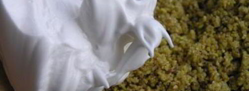 фисташковое пирожное с брусничным семифредо. Шаг 11