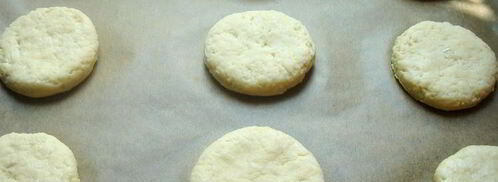 пирожное с черничным киселем, земляникой и сливками. Шаг 3