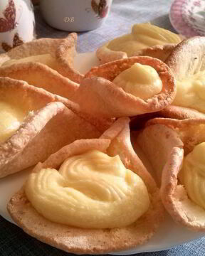 Пирожные Лепестки с кремом