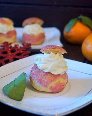 Пирожные Шу с вишневым сюрпризом