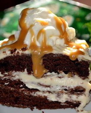 Шоколадно-карамельный брауни