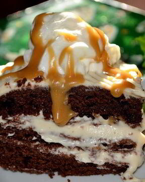 Шоколадно-карамельный брауни