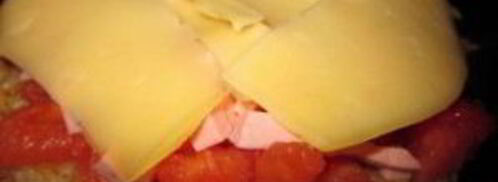 картофельная пицца с колбасой на сковороде. Шаг 6