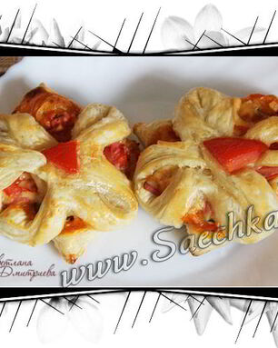 Мини-пиццы из слоеного теста