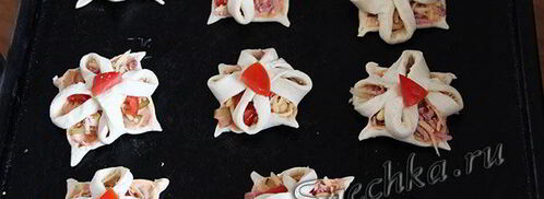 мини-пиццы из слоеного теста. Шаг 14