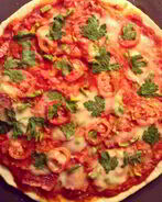 Пицца на красном соусе с говядиной