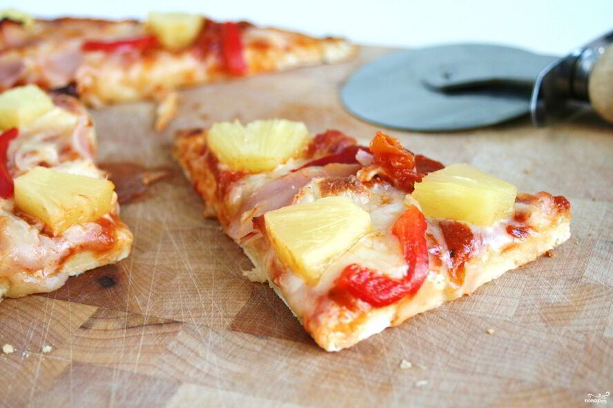 Рецепт пицца с ананасами и колбасой