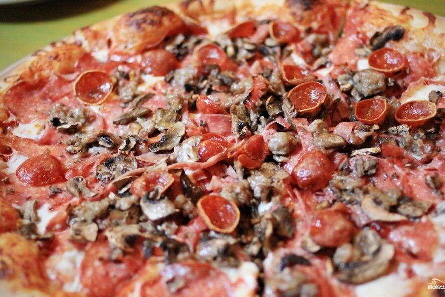 Рецепт пицца с грибами и колбасой
