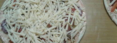 пицца с колбасой и маринованными огурцами. Шаг 5