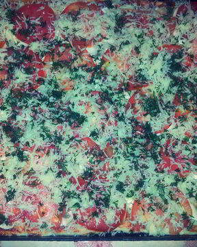 Пицца с шампиньонами, помидорами и укропом