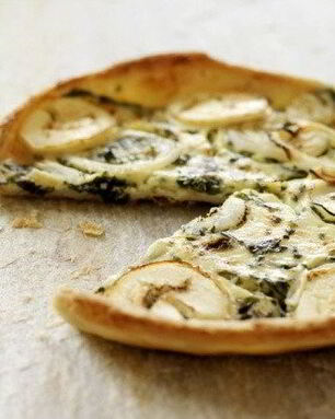 Пицца с утиным мясом, зеленым луком и соусом хойсин