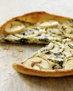 Пицца с утиным мясом, зеленым луком и соусом хойсин