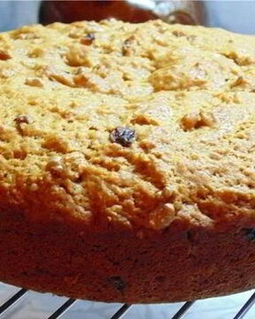 Коврижка с орехами и изюмом