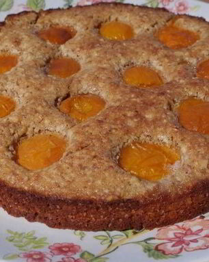 Миндальная коврижка с абрикосами