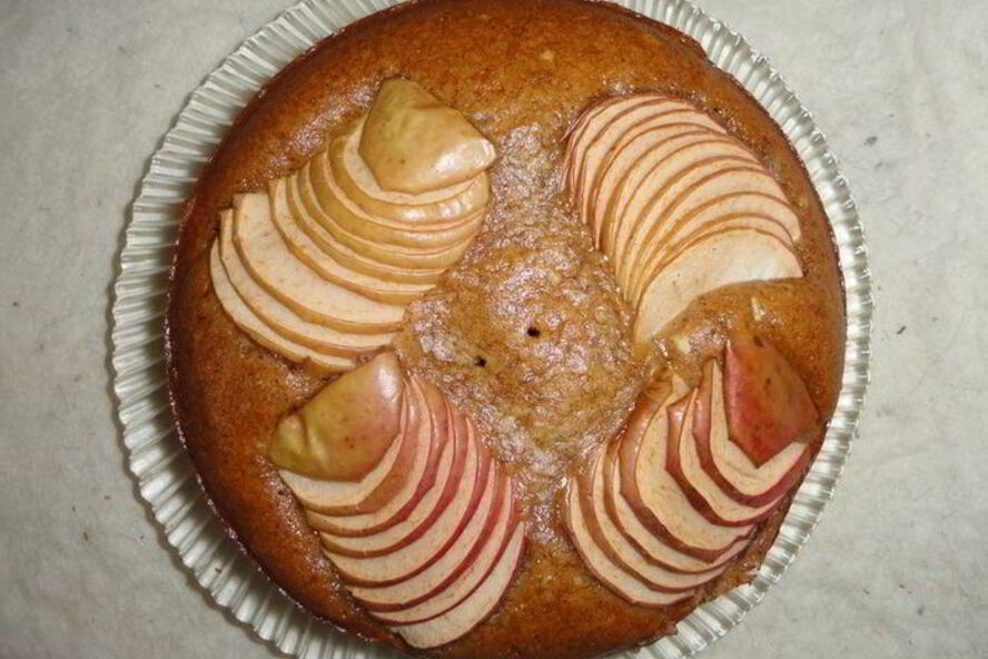 Рецепт постная коврижка с яблоками и корицей