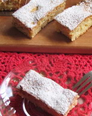 Бисквитный яблочный пирог