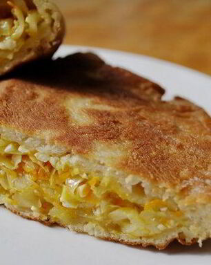 Шарлотка из капусты с беконом