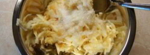 шарлотка из сухарей с яблоками. Шаг 5