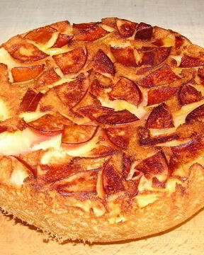 Шарлотка с ананасами в мультиварке