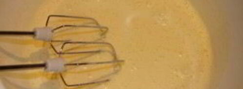 шарлотка с ананасами в мультиварке. Шаг 2