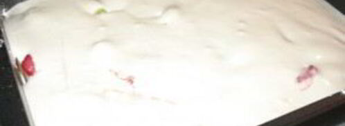 шарлотка с клубникой и яблоками. Шаг 4