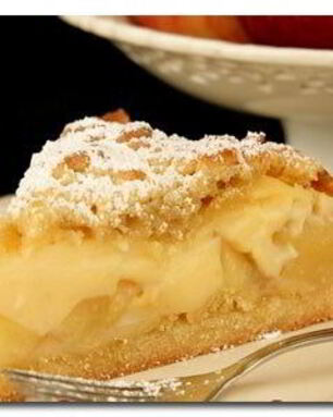 Шарлотка с медом и корицей