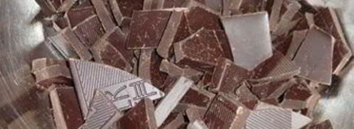 шарлотка с шоколадно-малиновым муссом и воздушным ванильным кремом. Шаг 6