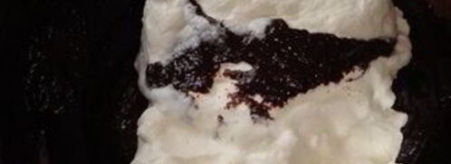 шарлотка с шоколадно-малиновым муссом и воздушным ванильным кремом. Шаг 7