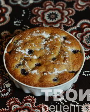 Шарлотка с вишней