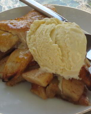 Шарлотка с яблоками и бананами