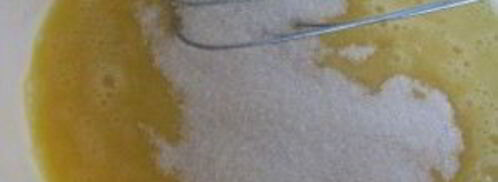 шарлотка с яблоками классическая. Шаг 3