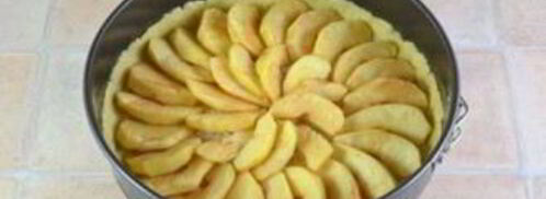 шарлотка с яблоками открытая. Шаг 7