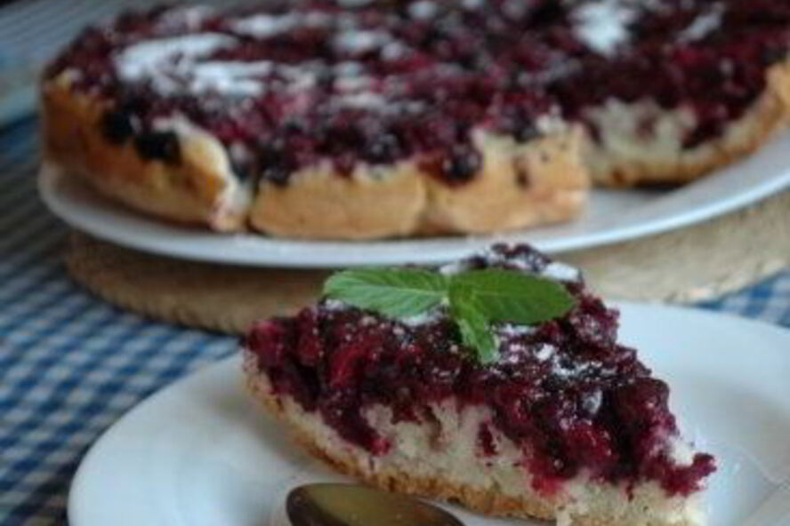 Рецепт шарлотка со смородиной