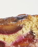 Вкусная шарлотка со сливами