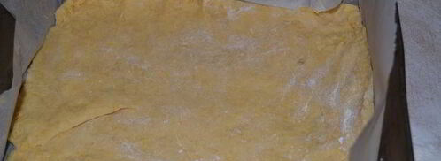 яблочная шарлотка под двухцветным бисквитом. Шаг 2